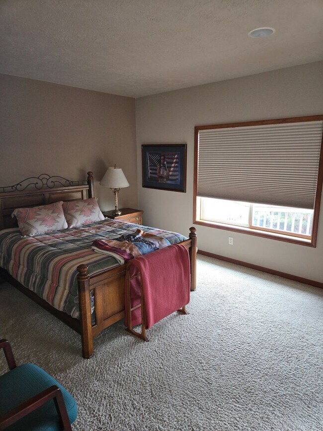 Building Photo - Stunning Views, Executive Home in Equestrian Meadows Redmond