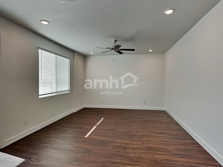 Building Photo - 6619 S 42nd Dr