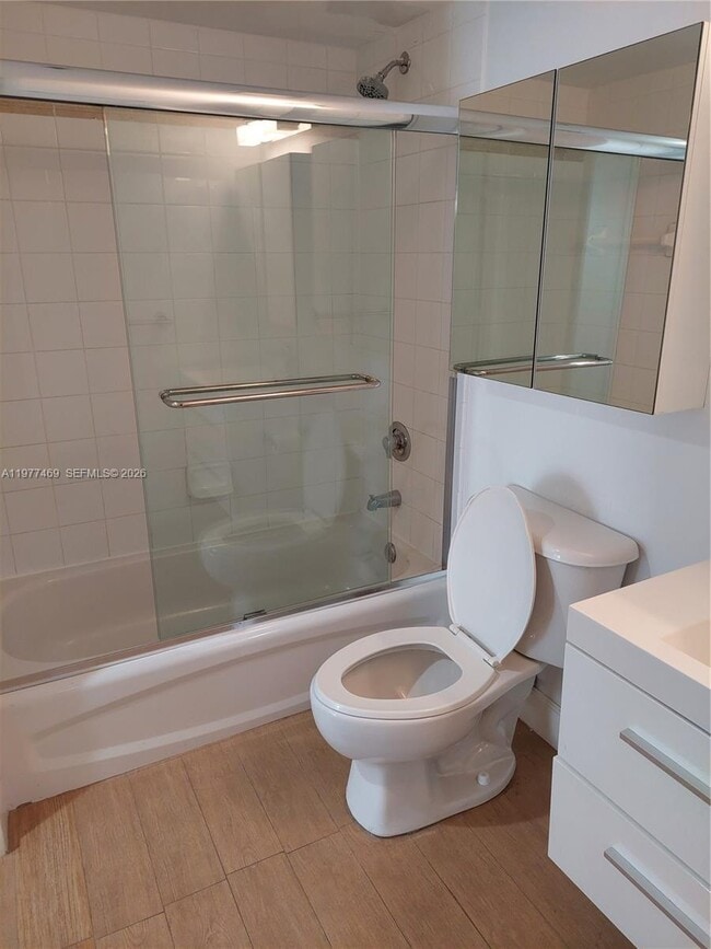 Building Photo - 1200 Brickell Bay Dr