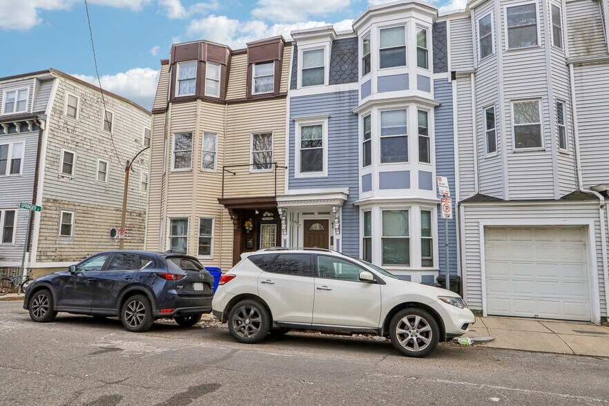 Building Photo - 487 E 7th St