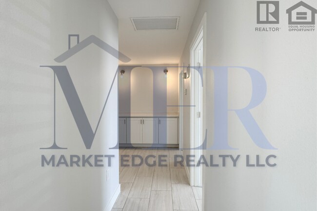 Building Photo - 3Bed/3Bath Home in 55+ Age Restricted Community in Sun City! Move-In Ready on 06/04/2026! -- FULL...