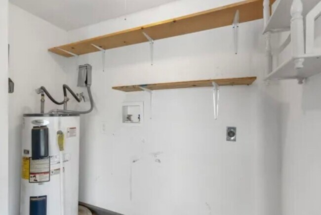 Building Photo - 3 Bedroom | 1 Bathroom | 1 Car Detached Ga...