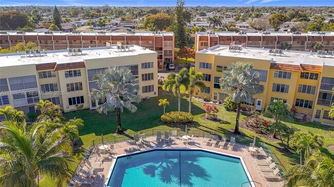 Building Photo - 6750 Royal Palm Blvd