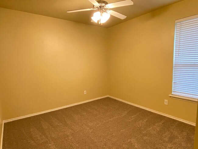 Building Photo - 3 Bed, 2 Bath NW OKC Home with Large Maste...