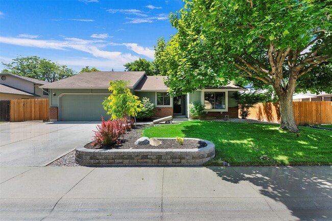 Building Photo - 3883 N Tumbleweed Pl