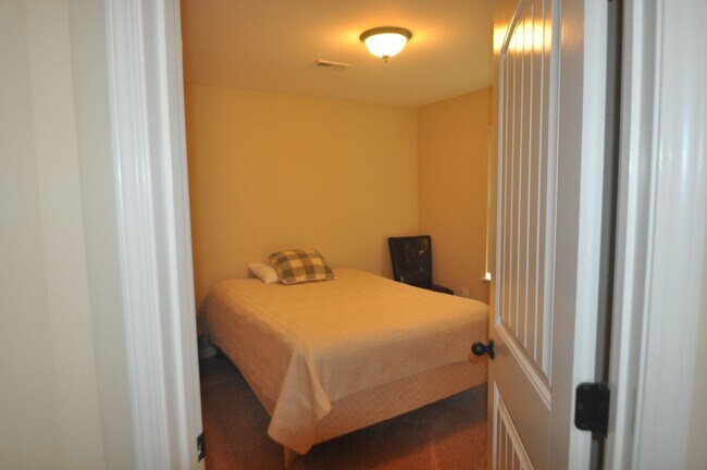 Building Photo - 142 Vineland Pkwy Dr