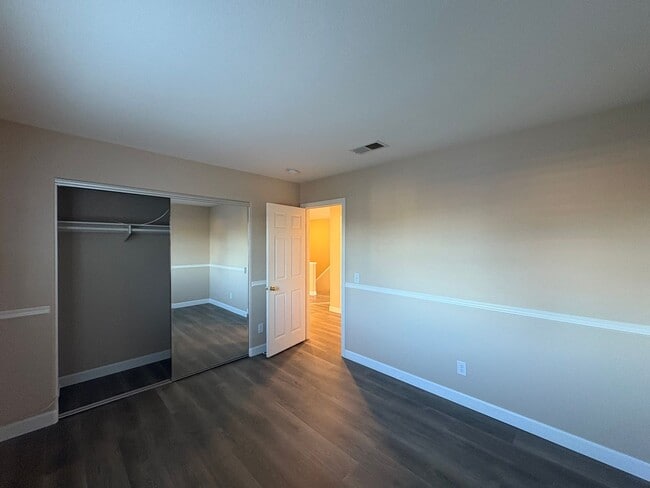 Building Photo - Great 4B/3BA House in Oceanside w/ a Large Loft!