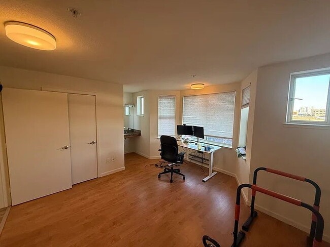 Building Photo - "Chic Urban Living: 2-Bed, 2-Bath Gem on Harrison St in SF!"