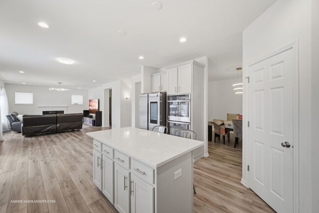 Building Photo - 26305 W Milestone Dr