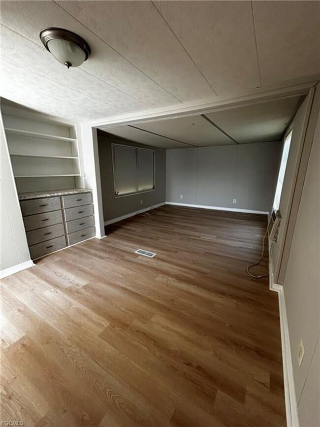 Building Photo - Imperial Harbor Home - First Month Rent FREE!