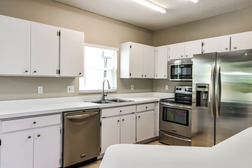 Building Photo - 5109 Corvette Dr