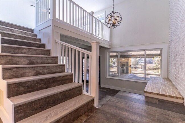 Building Photo - 16880 SE 63rd Ln