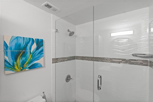 Building Photo - 3725 S Ocean Dr