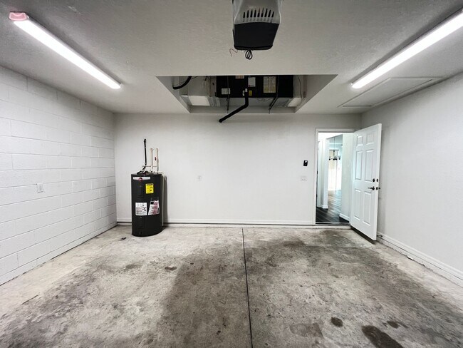 Building Photo - Beautifl Bedroom / 2 Bath Home in Ocklawaha!