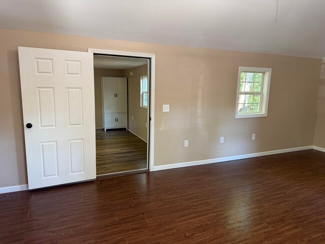 Building Photo - 420 Paradise Rd