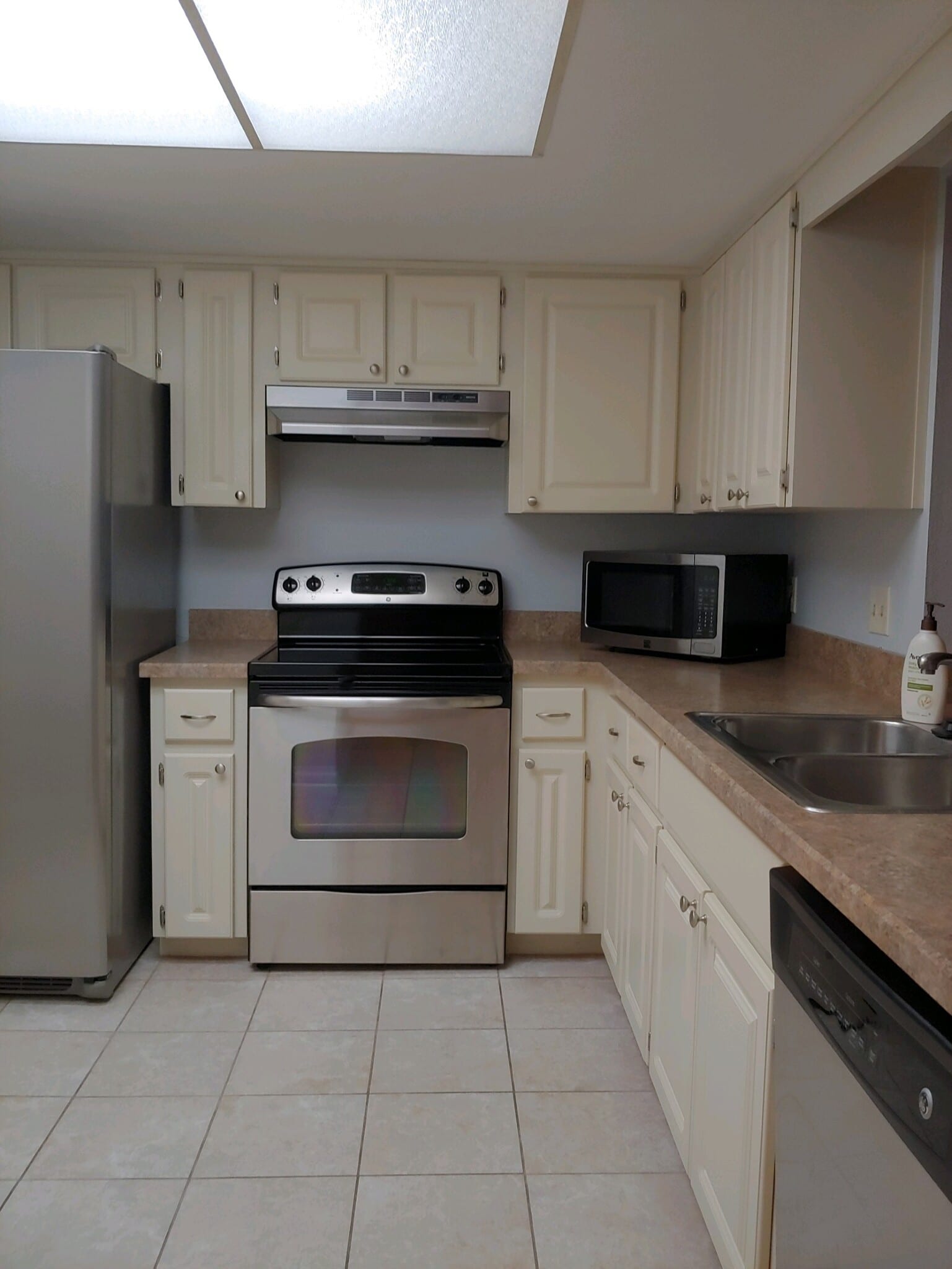 Building Photo - 63 Douglas St