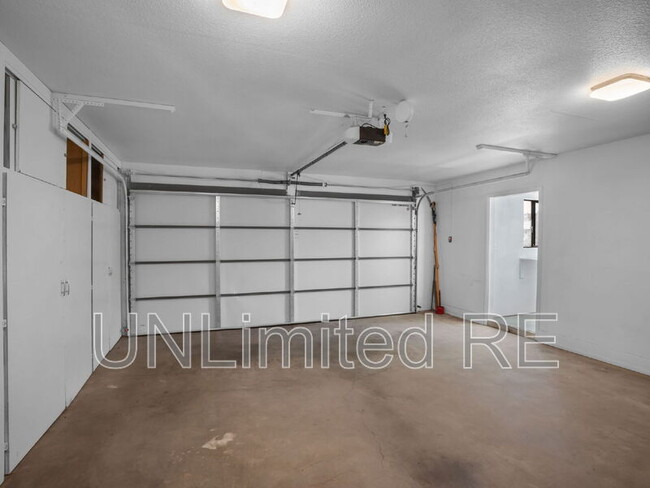 Building Photo - 490 Deer Pass Dr