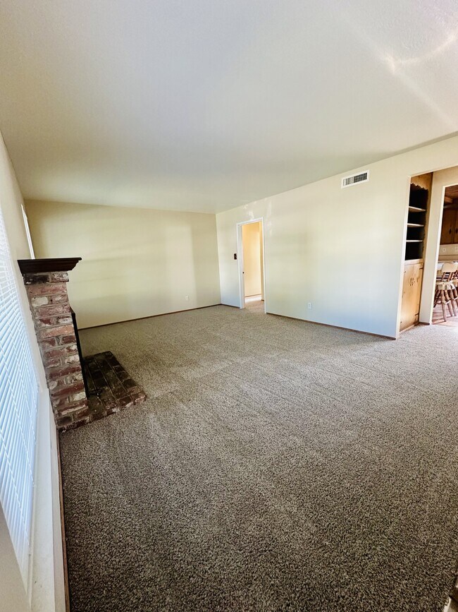 Building Photo - 3178 Hillview Ct