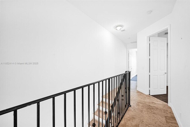 Building Photo - 1139 NE 13th Ave