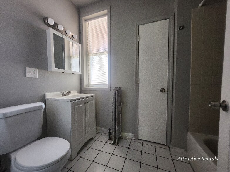 Building Photo - 6800 S Harper Ave