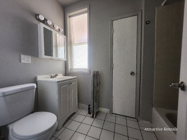 Building Photo - 6800 S Harper Ave