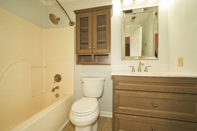 Building Photo - 4 BR with Great Floorplan in Carmel Schools!