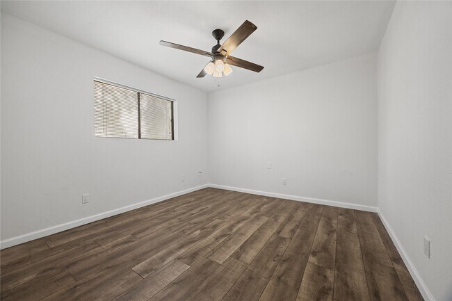 Building Photo - 431 Evergreen Dr