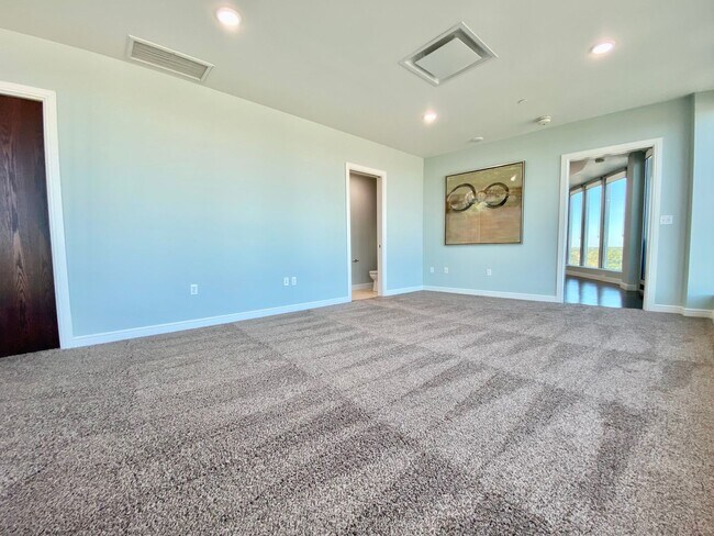 Building Photo - 5900 Mosteller Dr