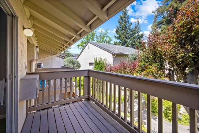 Building Photo - Walnut Creek! 1 bedroom 1 bathroom, Walk t...
