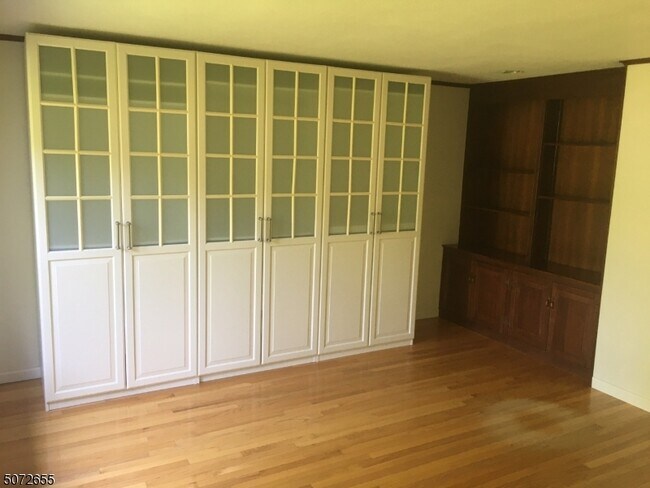 Building Photo - 424 White Oak Ridge Rd
