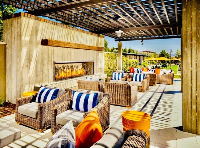 Building Photo - 436 Persimmon Cmn