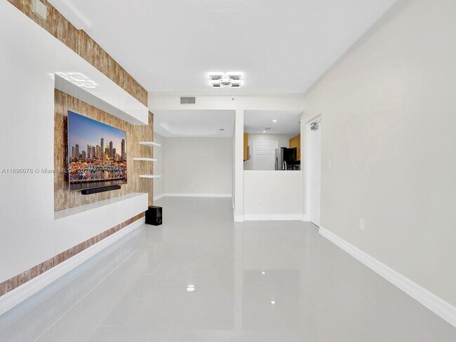 Building Photo - 6420 NW 114th Ave