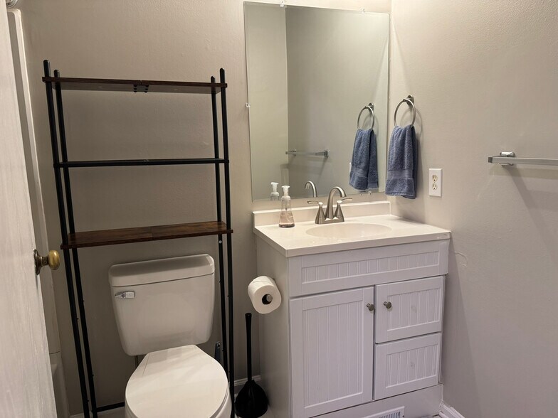 Building Photo - 3209 Joanne Dr