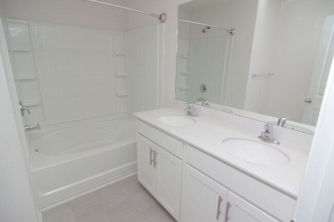 Building Photo - 116 Leslie Silver Dr