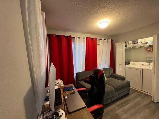 Building Photo - 4518 Commander Dr