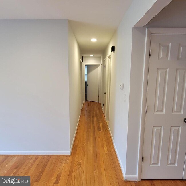 Building Photo - 18320 Metz Dr