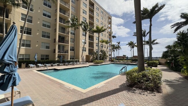 Building Photo - 1801 N Flagler Dr