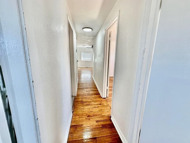 Building Photo - 819 15th St