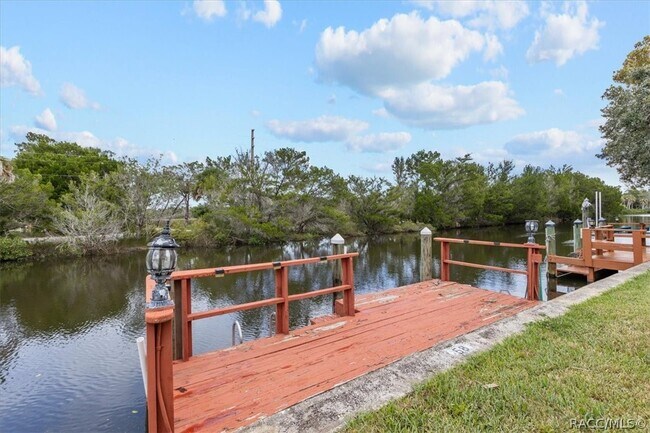 Building Photo - 11310 W Bayshore Dr