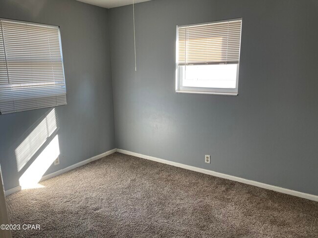 Building Photo - 904 Forestdale Ave