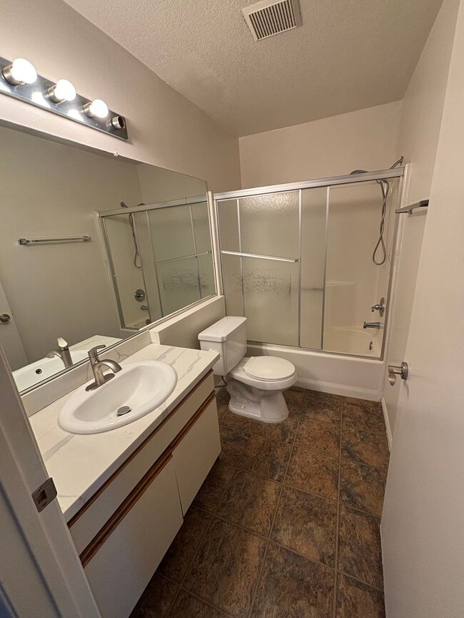 Building Photo - 10208 Pinewood Ave