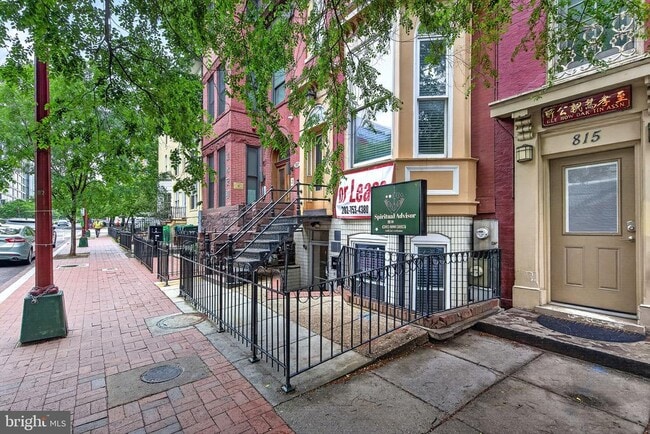 Building Photo - 817 6th St NW