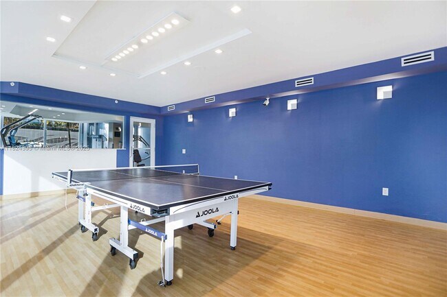 Building Photo - 17555 Collins Ave