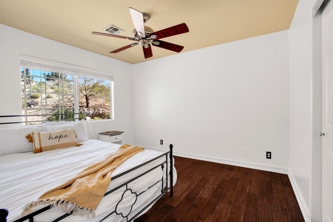 Building Photo - Western Hills Estate home/ 3 bedroom/ 2 ba...