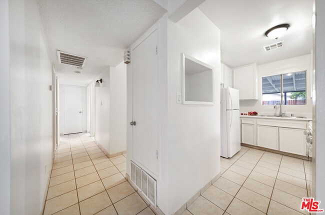 Building Photo - 1040 Iris St