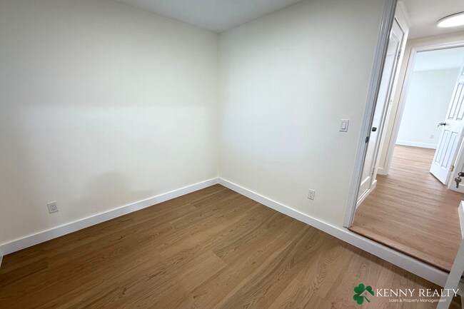 Building Photo - Remodeled 4BR/2BA Home w/ Dual Kitchens + New Appliances — Daly City
