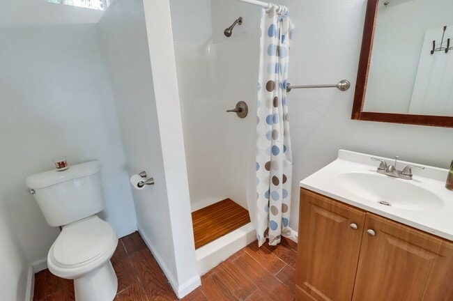 Building Photo - 3891 Superba St