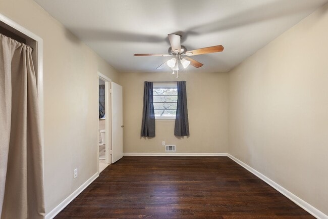 Building Photo - Very Spacious 4/3 w/ Finished Basement in ...