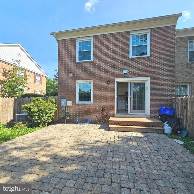 Building Photo - 7034 Bradwood Ct