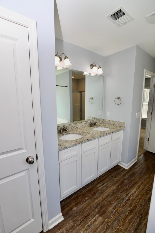 Building Photo - 1009 Providence Plantation Dr